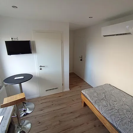 1a Apartment *